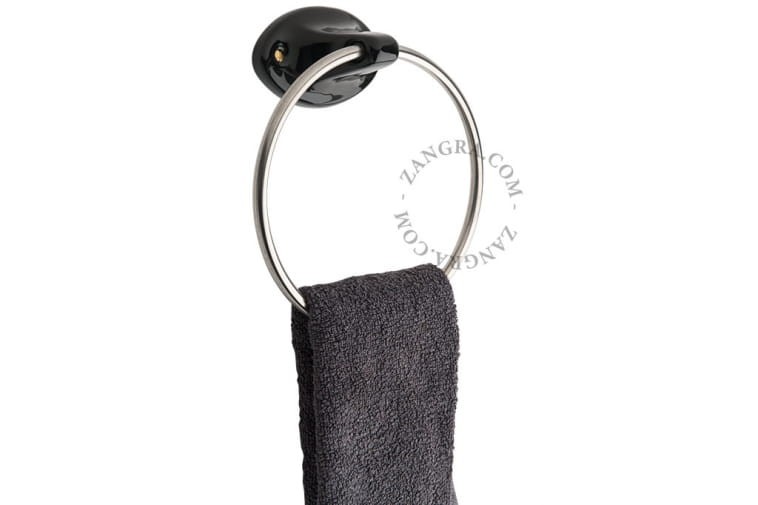 bathroom011-b-l-03-black-porcelain-porcelaine-noir-zwart-porselein-handdoek-essui-towel.jpg