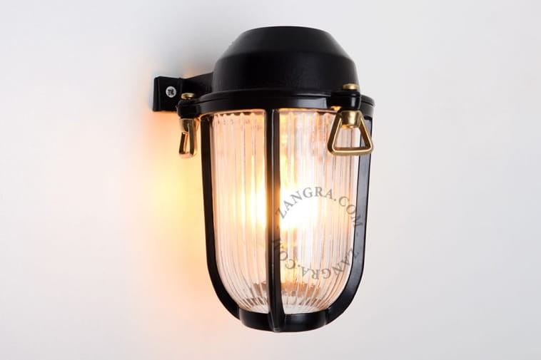 etanche-applique-exterieur-laiton-luminaire-noir.jpg