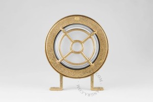 axelle-go-001-l-02-zangra-brass-outdoor-light.jpg