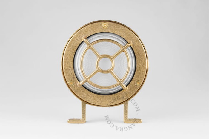 axelle-go-001-l-02-zangra-brass-outdoor-light.jpg