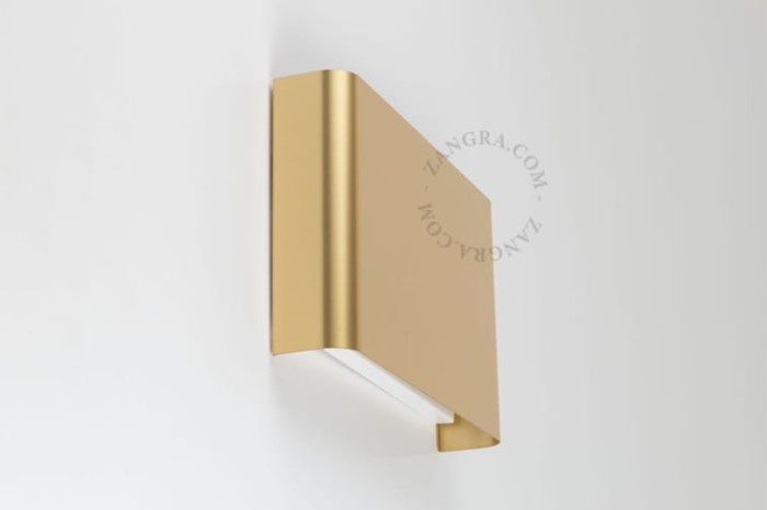 bjorn-002-go-l-01-zangra-gold-wall-light.jpg