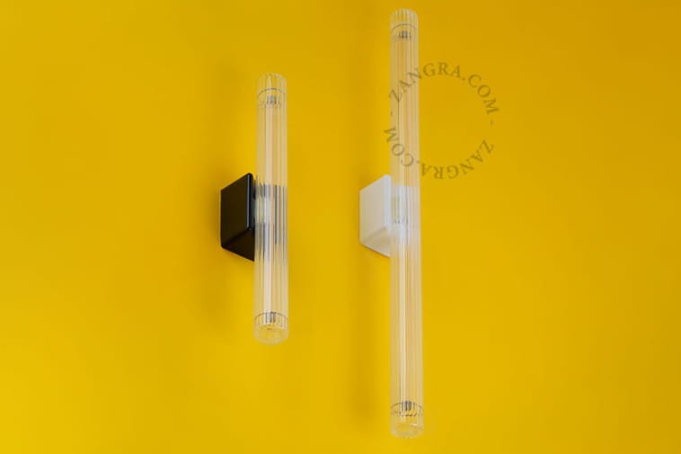 White porcelain lamp holder with fluorescent lamp, clear ribbed glass - Zangra