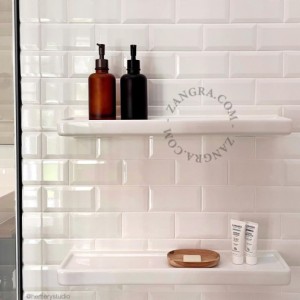 biała porcelanowa półka łazienkowa- biała