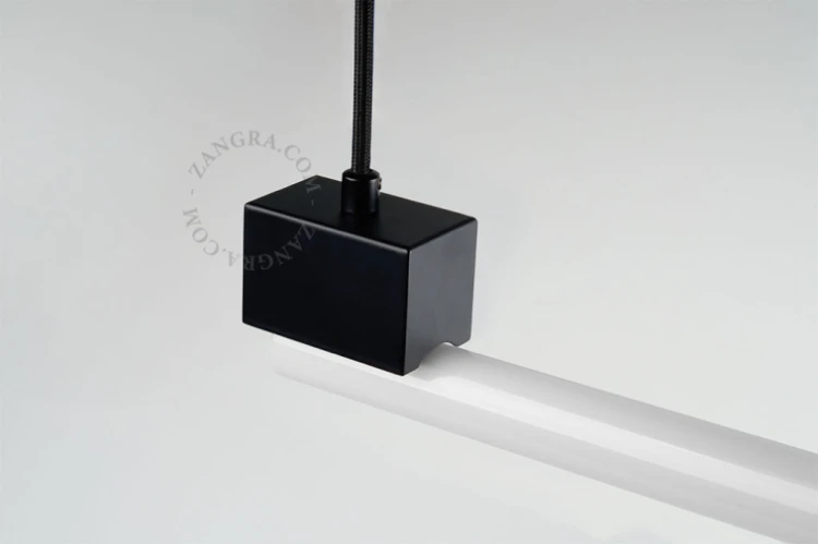 Czarna lampa liniowa wisząca BRUNO żarówka LED 100 cm - szkło opalowe - Zangra